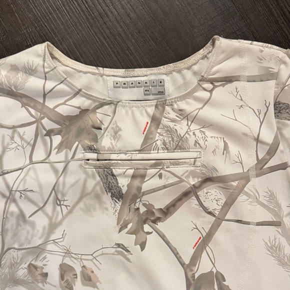 Frankie Collective Cropped Athleisure Woodland Camo Tee - White - Picture 2 of 4